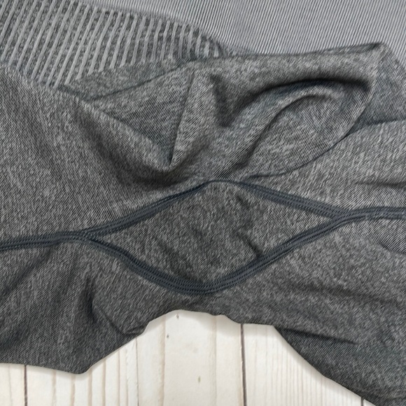 NWT. Pursue Fitness ADAPT seamless shorts.  Size MEDIUM.  Color:  Blk Charcoal. - Picture 7 of 11